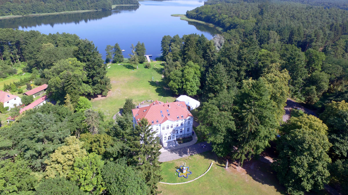 jugendschloss-luftbild-v02-1200x675 (002)